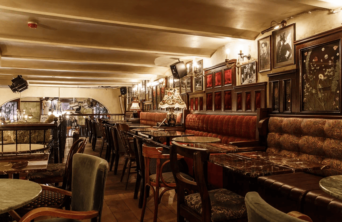 Скидка 25% в ресторане The Abbey Players)